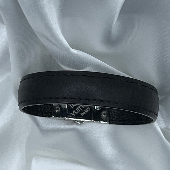NEW ARRIVAL UNISEX LOUIS VUITTON Damier Graphite Check It Reversible Bracelet - Picture 4 of 6